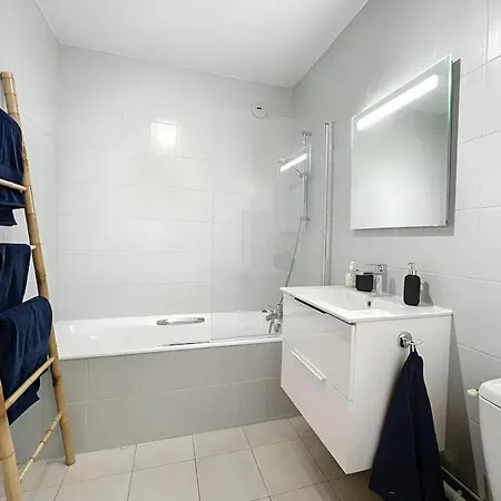 Apartment Centre